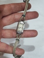 Longines nöi karóra