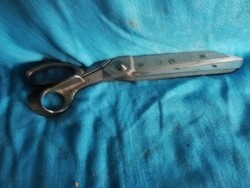 ÓRIÁSI SZABÓ OLLÓ OROSZ