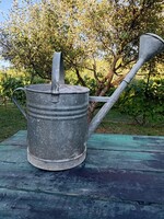 Régi bádog öntöző kanna