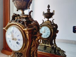 Két számlapos, aranyozott bronz asztali óra, francia, 1870 körül. Extra ritka!