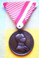 Háborús kitüntetés Ferenc József bronz Vitézségi hozzáillő hadi szalaggal  T1