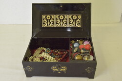 Orosz, réz veretes ékszartartó zenélődoboz, ékszerekkel A337