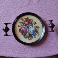 Füles bronz szegélyes tűgobelin betétes asztalközép, tálca