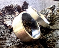 Ezüst mattított felületű karika gyűrű 17.5 és 18.5mm ár/db