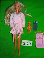 Eredeti MINŐSÉGI SIMBA állapotos Barbie baba ÚJSZÜLÖTT BABÁVAL BABAHORDOZÓVAL a képek szerint BN 90