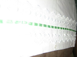 Gyönyörű madeira csipkés szalagos pamutvászon ágyneműgarnitúra