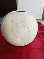 Hollóházi Stúdió Line diszváza Bakó Hertey Rozália keramikus designer munkája.