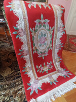 Gyönyörű antik szőnyeg