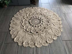 Kézzel horgolt szőnyeg . 150 cm átmérőjü 100% pamut .