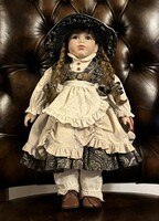 Nagyon szép és sorszámozott, porcelán  baba !