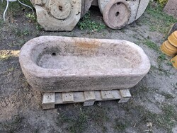 Antik vörös márvány vályú