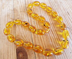 Nagyméretű borostyán szerű nyaklánc