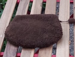 Női vagy lányka midcentury bárány bundás szütyőke