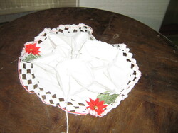 Bájos vintage stílusú virágos karácsonyi asztalközép kosárka