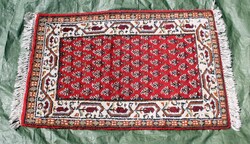 Vastagabb kicsi pirosas szőnyeg