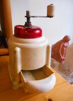 Retro bakelit kávédaráló, "oszlopos", piros tetős (ritka)