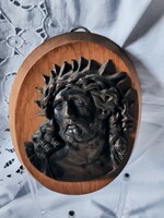 Jézus Krisztus töviskoszorúval. Bronz dombormű. fa alapzaton falidísz