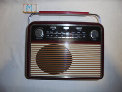 Retro táskarádió kinézetű lemezdoboz