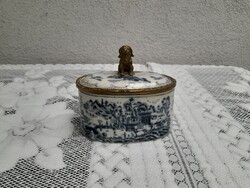 Meseszép antik 1895 bronz kutyafogós porcelán dobozka