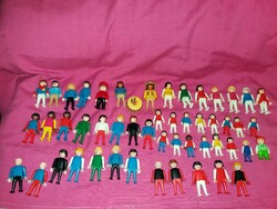 Egy nagy csapat PLAYMOBIL-GEOBRA emberke lányok fiúk szerecsenek indiánok újabbak régiek 51 db EGYBE