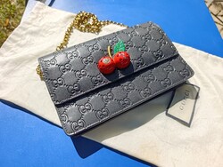 Gucci 481291 egy "Cherry Mini"** mini táska