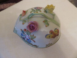 Herendi Viktória, nagyméretű rózsás szív alakú, 3 rózsás bonbonier A TETEJE EGY MÉRETTEL NAGYOBB!!