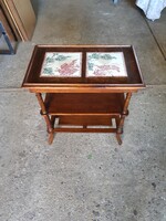 Kisméretű tálaló vagy zsúrasztalka.