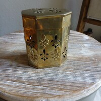 Gyönyörű áttört régi réz doboz (10,8x6,5x8,7 cm)