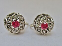 Szépséges  antik magyar ezüst fülbevaló rubinnal és markazitokkal csavaros klipsz