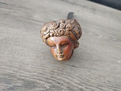 Antik női fejet ábrázoló tajtékpipa