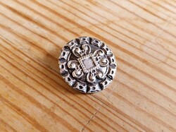 Ezüstözött iparművész gomb