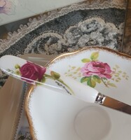 Porcelán nyelű desszertes kis villa