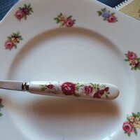 Porcelán nyelű desszertes kis villa