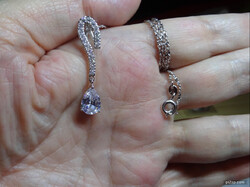 JELZETT, 18 KT.-S FEHÉR ARANNYAL GALVANIZÁLT SWAROVSKI KRISTÁLY MEDÁLOS RÓDIUMOS NYAKLÁNC