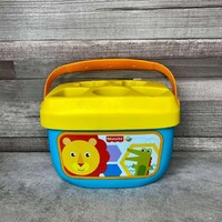 Fisher Price formabedobó ládika