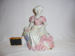 Legyezős hölgy galambbal - porcelán nipp, figura