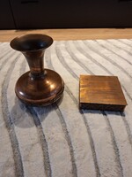 Bronz zenélő cigarettás doboz és hozzá tartozó bronz váza