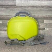 Zöld sminkes bőrönd