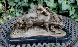 Vaddisznóra támadó vadászkutyák - Tekintélyes bronz szobor műalkotás 