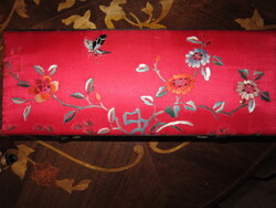 Vintage kinai  selyemmel bevont hímzett ékszertartó doboz