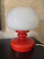Space Age asztali lámpa – piros opálüveg talppal (70-es évek, Csehszlovákia)