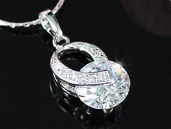 JELZETT, 18 KT.-S FEHÉR ARANNYAL GALVANIZÁLT SWAROVSKI KRISTÁLY MEDÁLOS RÓDIUMOS NYAKLÁNC