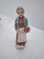 Porcelán idős néni figura