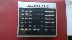 GRUNDIG eredeti gyári , ritka távirányító ,elemtakaró fedél hiányzik ,működik    .