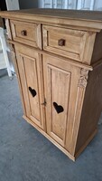 Heart-shaped commode
