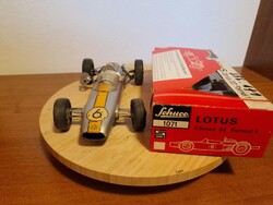 Schuco 1071 Lotus Climax 33 F1