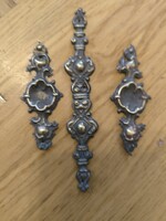 Antik bútor óra falióra asztali óra veretek 3 db dekoráció.Bécsi Barokk rokokó bútor dekoráció célra