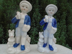 2 db minőségi porcelán figura - fiatal fiúk fagyival a kezükben, mellettük nyuszika