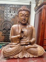 Buddha szobor. Faragott trópusi fa, keleti, ázsiai, japán, indiai, indonéz
