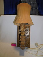 Népi motívumos faragott fa falikar, falilámpa